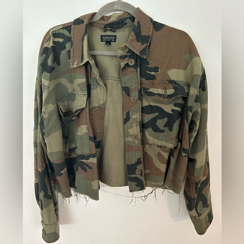 Topshop cropped army print jacket. Size M